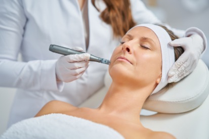 woman getting dermaplaned